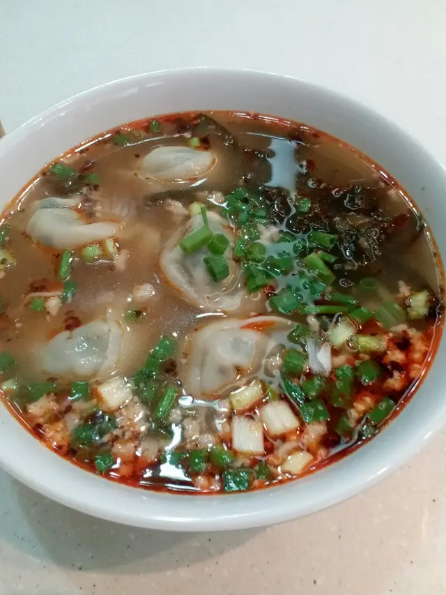 跟一般上海酸辣湯不同