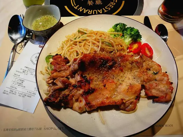 佢個雞扒係即煎 好香 勁滑 意炒即炒好好食