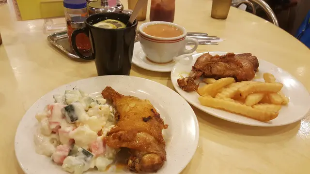 雞脾+沙律/薯條+餐飲$33