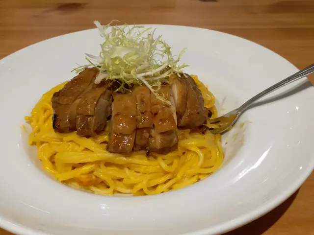 南瓜忌廉汁意大利粉配照燒雞扒