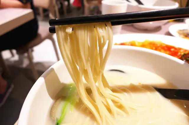 鯊魚骨湯海鮮拉麵