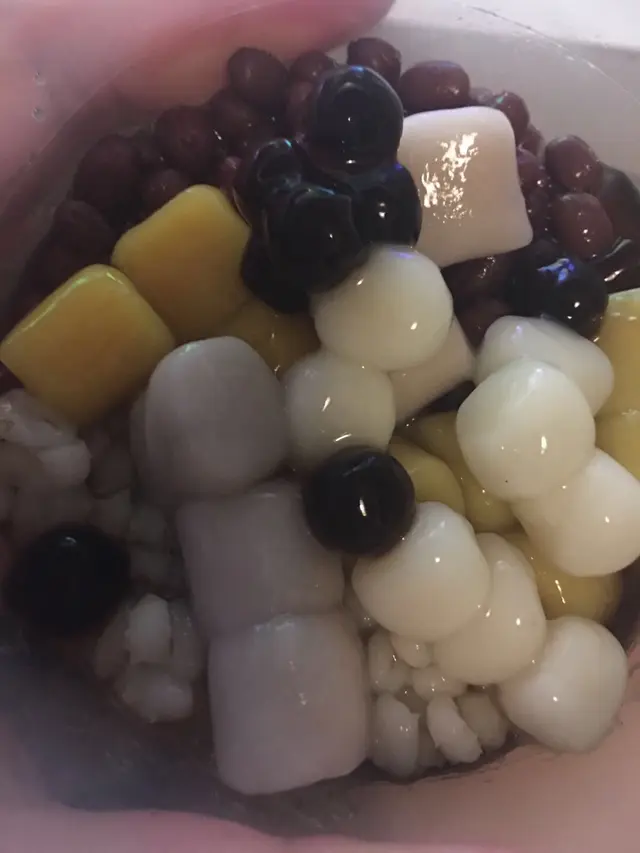 其實你地八寶冰做得好好食,我亦成日叫,但呢次份量係膠碗的5分1,平時份量係2分1膠碗,冇俾西米又冇俾紫薯味
