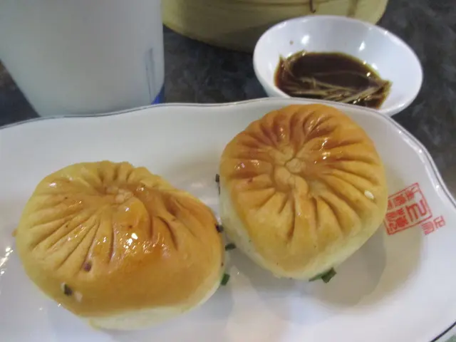 生煎包個賣相好正。一淡咬落去就有一淡濃湯入口。