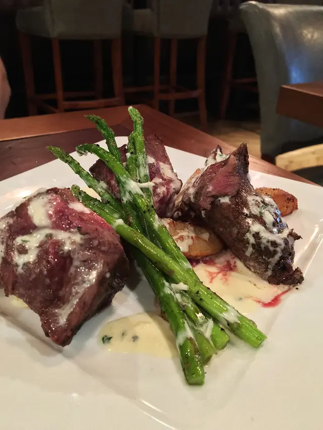 美國穀飼牛肩胛肉伴辣根忌廉汁 U.S. Grain Fed Chuck Short Rib with Horseradish Cream Sauce