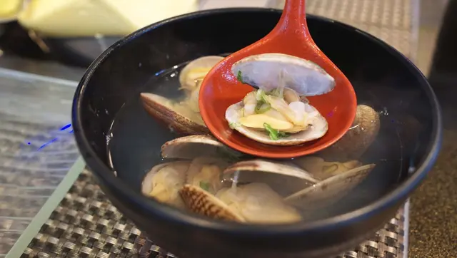 蜆肉彈牙，而且充滿酒香，令人一隻接一隻地吃上