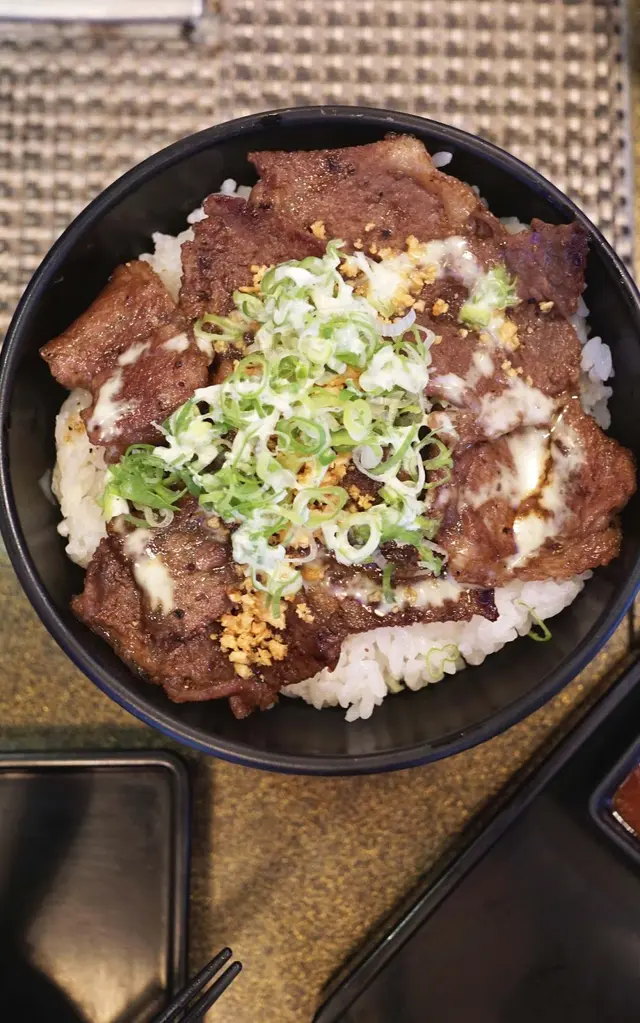 秘製醬汁十分濃郁,令沒有經過修飾的白飯十分美味