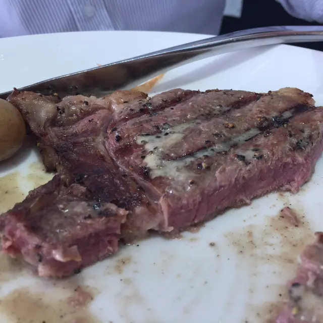 肉色是淤紅色, 不新鮮