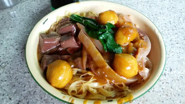 咖喱魚蛋豬紅魷魚撈粗