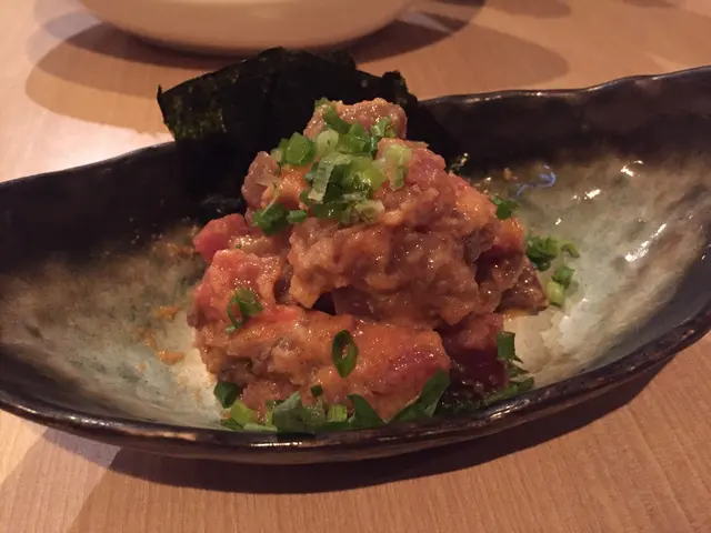 辣味沙律醬吞拿魚刺身