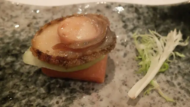 熱騰騰的配合鮑魚軟身又通透。再者兩者同吃確實香脆又富口感