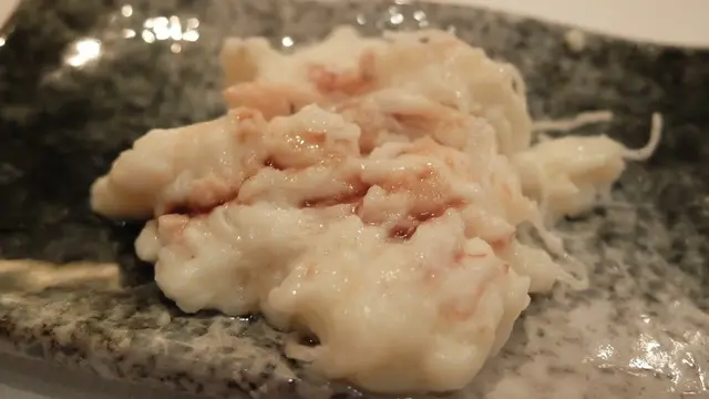 加入香醋後立即變得不一樣,味道立即提升了很多;酸味較重的醋味帶動蟹肉的口感。