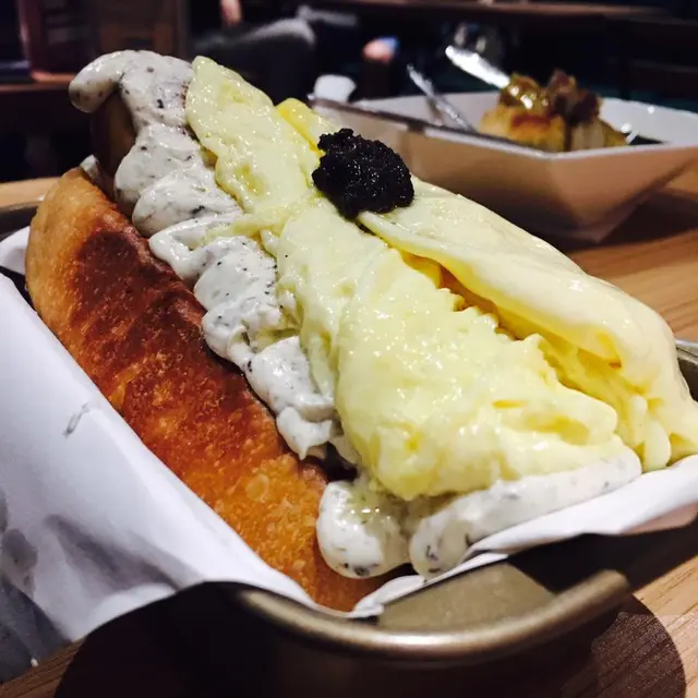 醬黏稠 松露味唔重 有cream cheese的影子