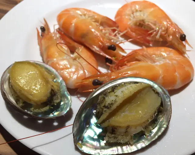 預設時令海鮮(基圍蝦、鮑魚)