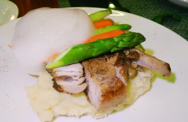 慢煮啤酒浸豬架扒配牛油雜菜