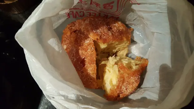 非常油,一咬已咇出成口油。但造得很脆。