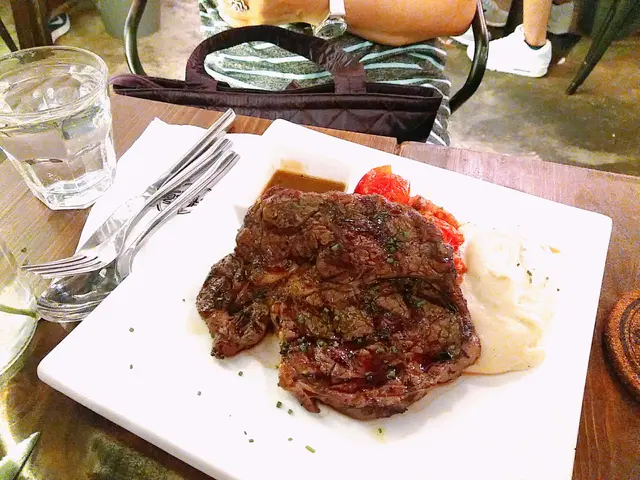 炭燒穀飼澳洲肉眼牛扒伴薯菜
