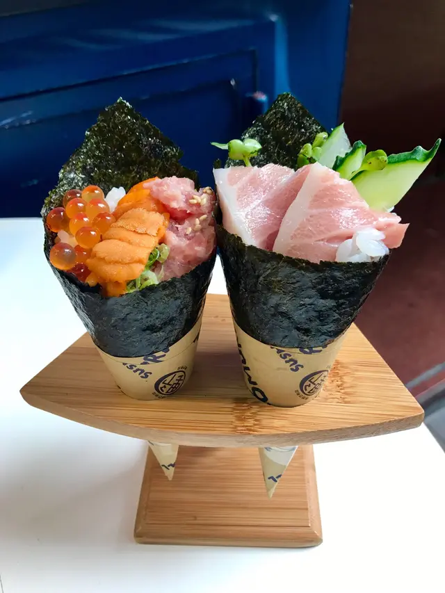 特選海膽手卷、大吞拿魚腩手卷