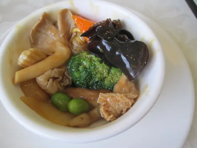 共有十多款,   用料很多