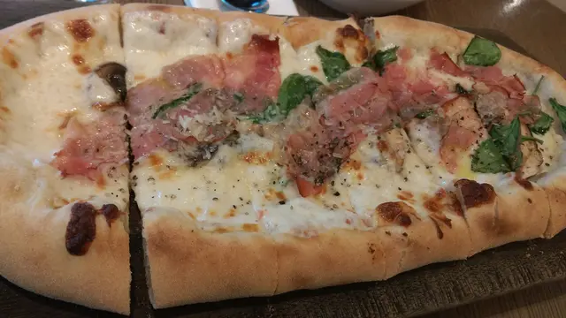 波菜意式煙肉薄餅