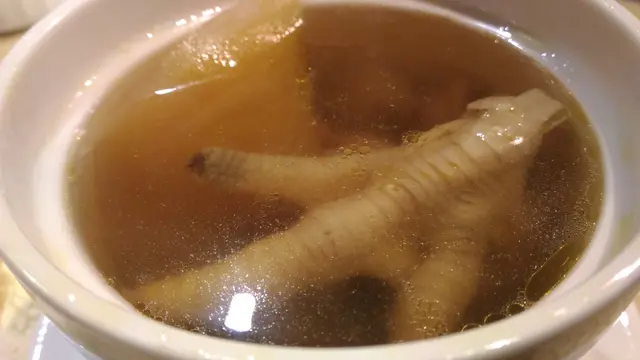 原盅燉哈密瓜螺頭黑毛豬肉湯