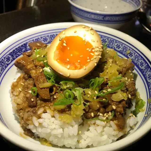 我食得出有點焦燶、個staff都認同話可以同我玩但不是太過分就不要浪費了(呢個價錢我可以食到阿元來了的滷肉飯、而且阿元的味道更勝一籌)