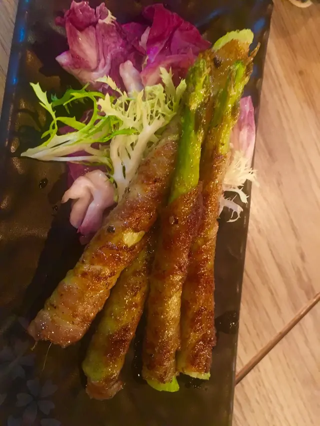 黑毛豚肉露筍卷