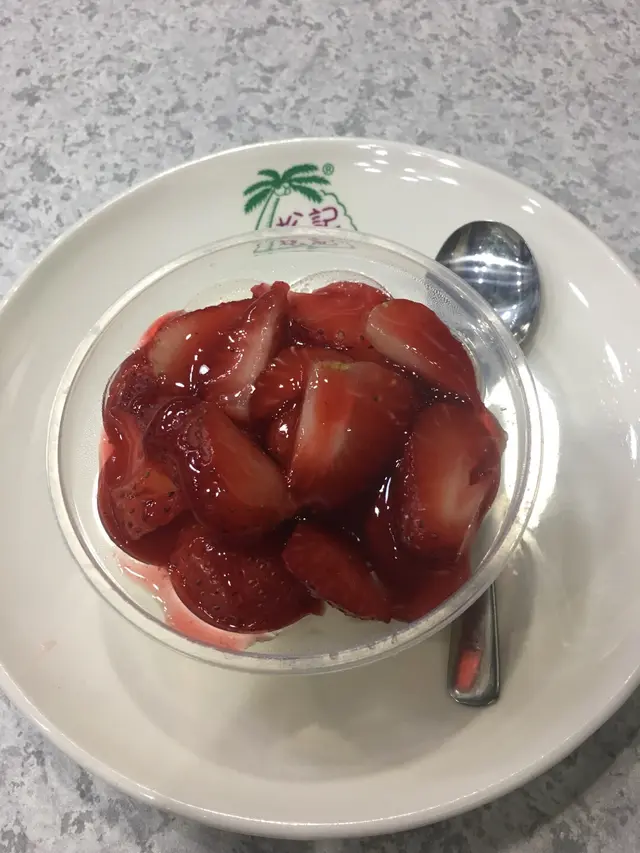 士多啤梨超多！