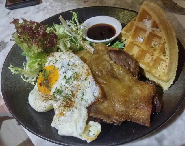 法式油浸鴨腿配窩夫