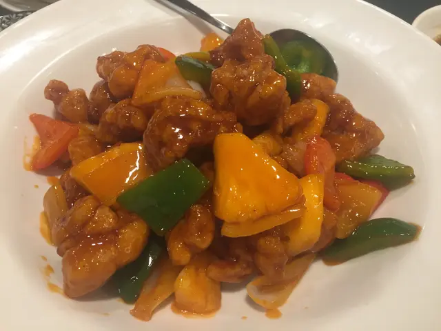 新鮮菠蘿咕嚕肉