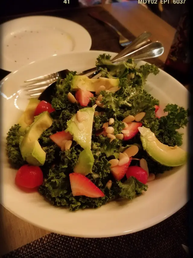 羽衣甘藍牛油果沙律（$98）