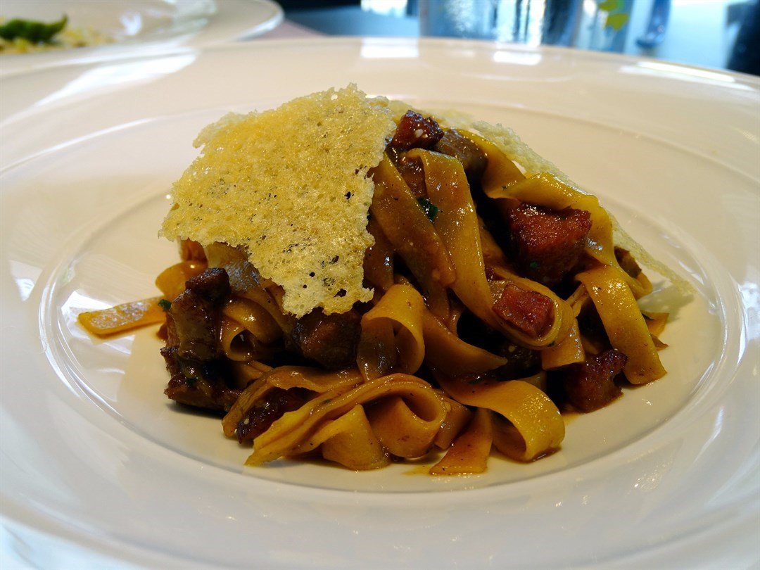 赞好           fettuccine with braised short