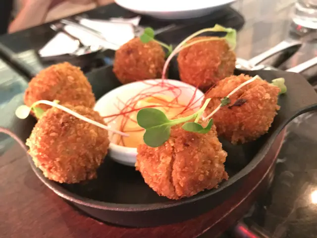 脆蟹肉薯丸