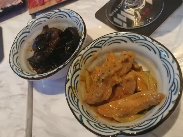 麻辣手撕雞及麻辣木耳