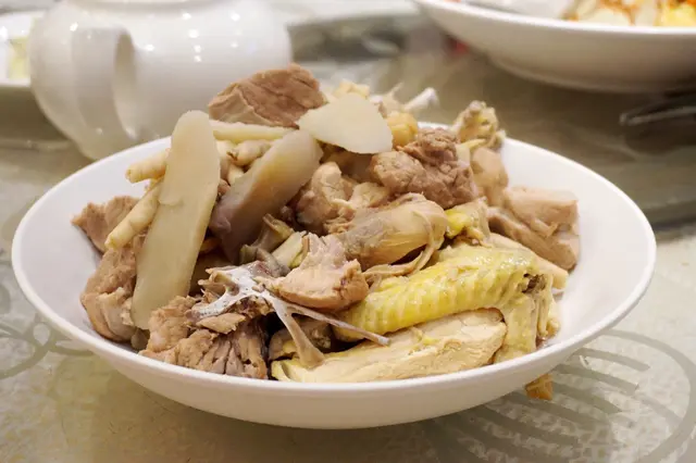 淮杞花膠炖海螺