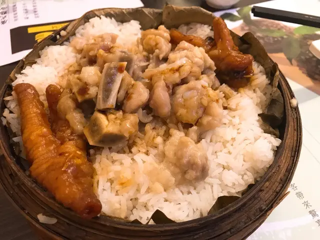 原籠鳳爪排骨飯
