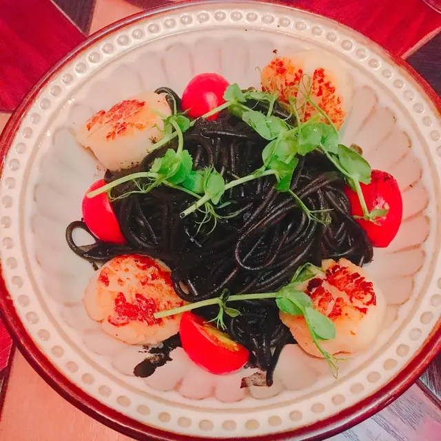 燒帶子墨魚汁意粉