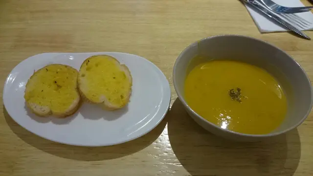 蒜蓉包和南瓜湯