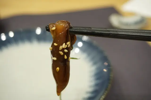 這螢光魷魚吃起來極鮮,卻不是無邊際的死咸