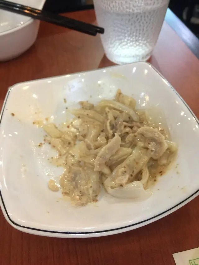 開頭點呢個雞絲粉皮，見佢$31，以為都有返咁上下大碟，點知一黎到，我同我男朋友真係呆左，先唔講價錢，碟野一啲都唔好食，啲粉碎濕濕，夾都夾唔起，仲要咁細碟，我真係對呢間野好失望。仲話明星開，真係完全唔會再食第二次。