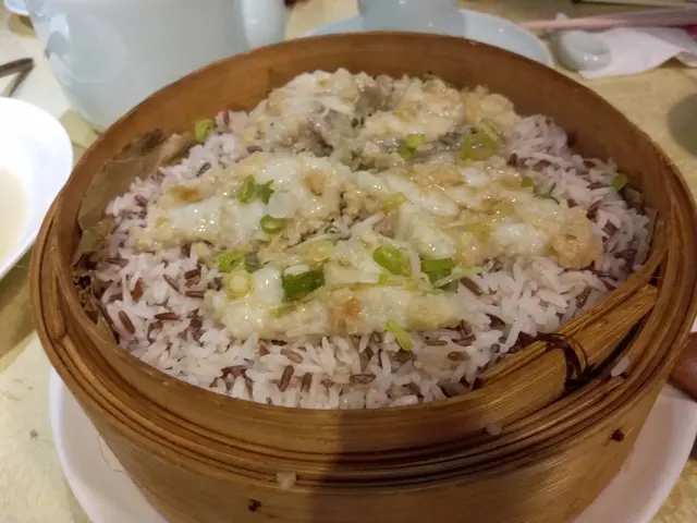 荷香蒜蓉海斑片原籠蒸鴛鴦飯