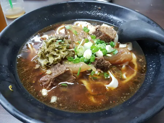 個人覺得麵厚咗少少 (唔係粗而係厚)
可能係台灣特色