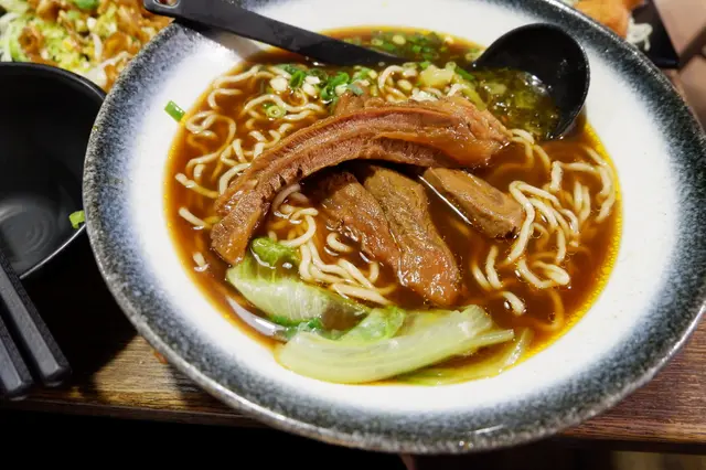 招牌紅燒牛肉麵