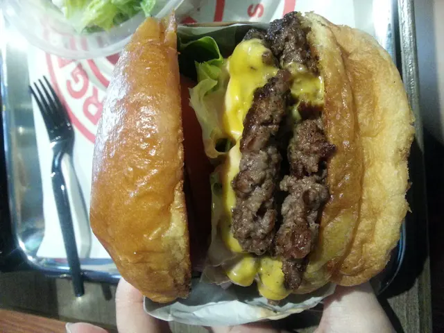 特色雙層芝士牛肉漢堡