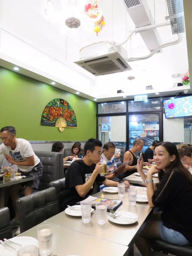 店內一入夜即刻多人，如果晚食飯時間最好要訂位