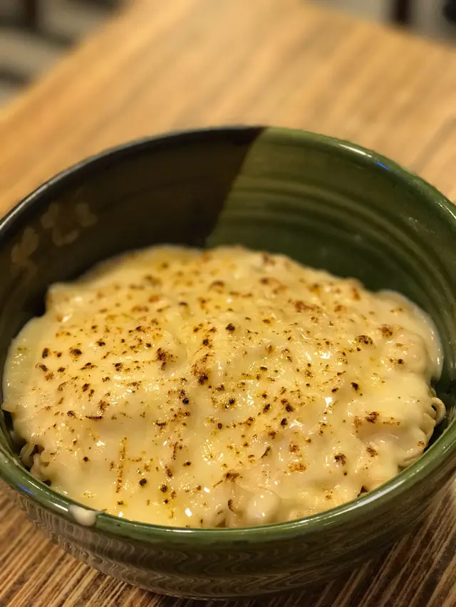 最愛芝士汁面被焊到少少燶,  咬落時有少少脆又香口,  仲要丁麵身夠乾又彈👍🏻👍🏻