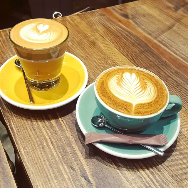 Flat white,Manuka latte