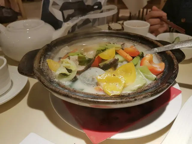 夠胡椒味,芥菜鹹菜少咗D,反而多咗3色椒,雲吞皮厚咗D