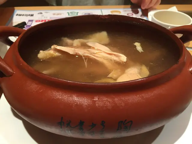 花膠螺頭干貝燉雲吞雞湯