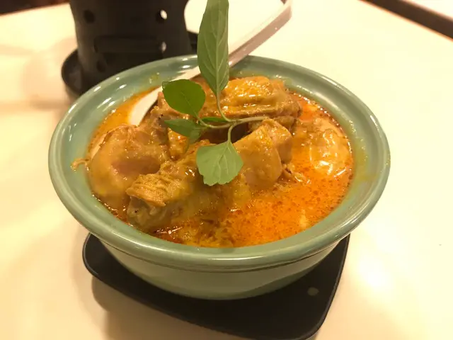 咖哩雞煲法國包