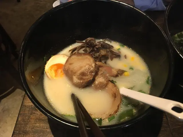 湯底不濃,沒吃過拉面有木耳